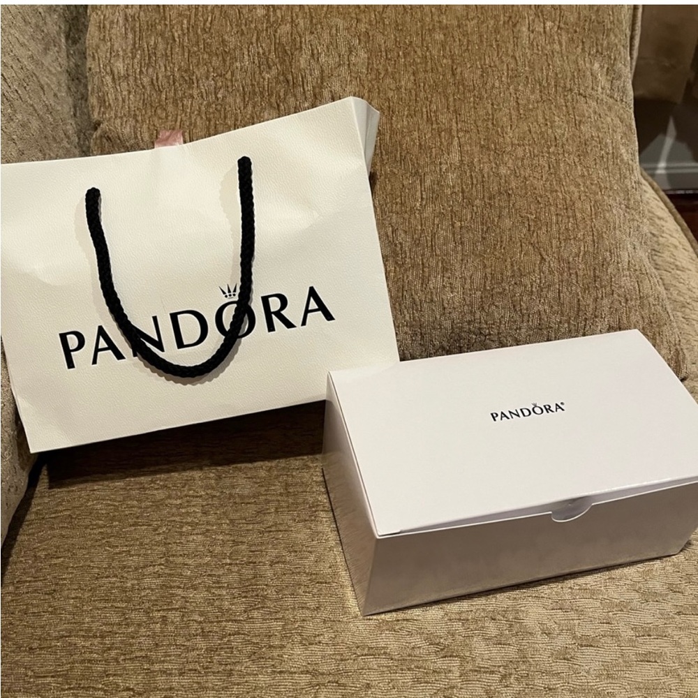 🌸 NEW and BEAUTIFUL PANDORA JEWELRY BOX🌸